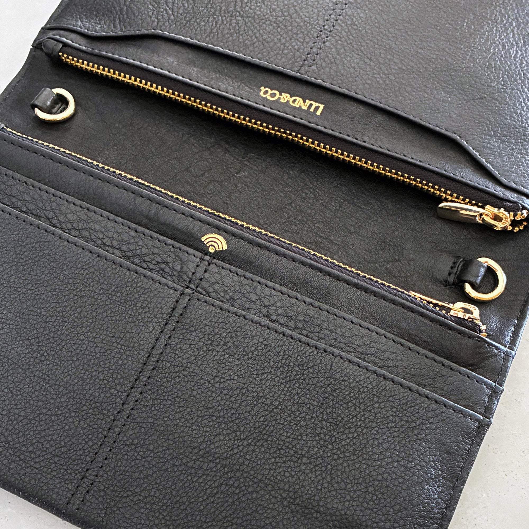 Sommarlov Crossbody Clutch - Black